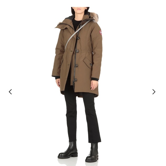 Canada Goose Jackets & Blazers - Canada Goose Rossclarir parka in military green w/ hood detachable real fur trim